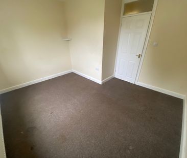 Heanor Road, ILKESTON - Photo 3