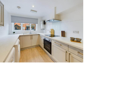 1 bedroom in a house share to rent - Photo 4