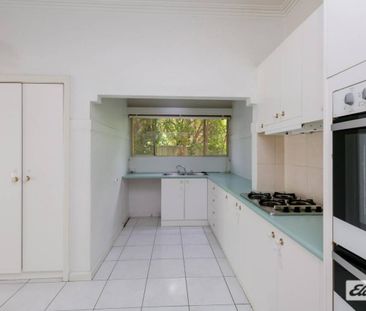 Character and charm in a convenient setting - Photo 6