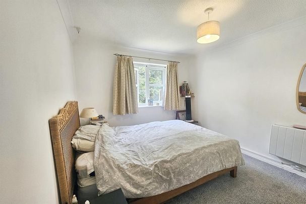 2 bedroom retirement property to rent - Photo 1