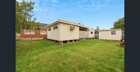 Spacious Family Home! - Photo 4