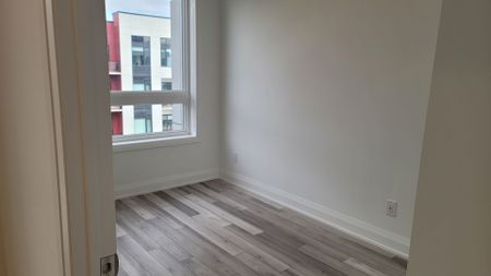 For Lease - 3250 Carding Mill Trail Unit# 524, Oakville, Ontario - Photo 2