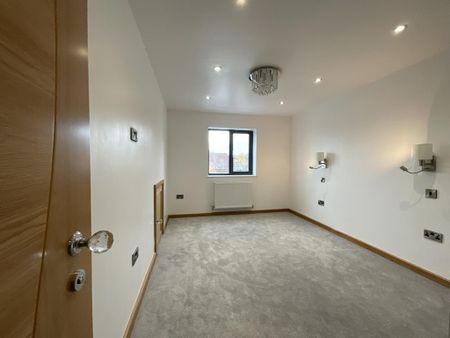 4 bedroom detached house to rent - Photo 5