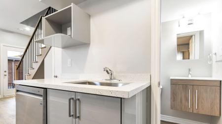 For Lease - 646 Lansdowne Avenue Unit# 4, Toronto, Ontario - Photo 2