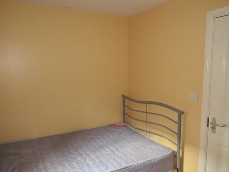 Great 4 Bedroom Apartment, 68a University Avenue, Queens Quarter, Belfast - Photo 5