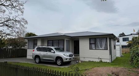 3 bedroom House -Central Henderson location - Photo 4