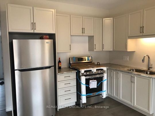 For Lease - 16 Miramichi Street, Belleville, Ontario - Photo 1