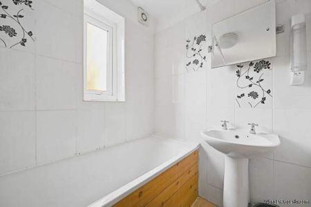 3 bedroom property to rent in London - Photo 2