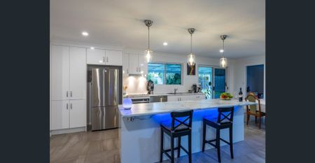 HIGHLY SOUGHT GOLF COURSE SIDE OF REDLAND BAY! - Photo 3