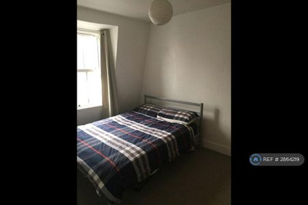 4 bedroom maisonette to rent - Photo 4