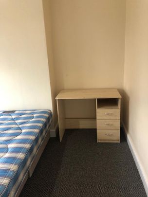 4 bedroom terraced house to rent - Photo 1