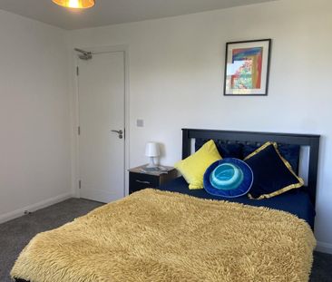 1 bedroom in a flat share to rent - Photo 4