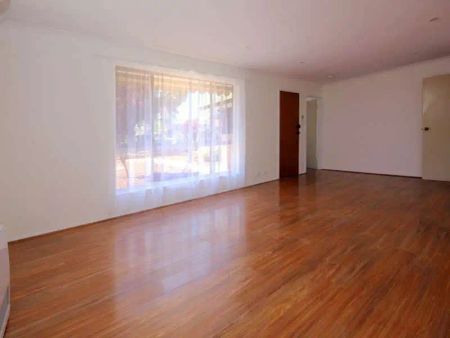 “4-Bedroom Home in Prime Sturt Location &ndash; Walk to Marion Shopping Centre” - Photo 2
