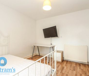 6 bed Semi-Detached House for Rent - Photo 4