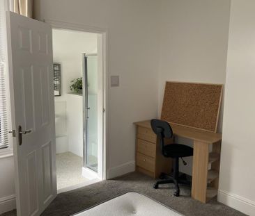 2 bedroom semi-detached house to rent - Photo 4