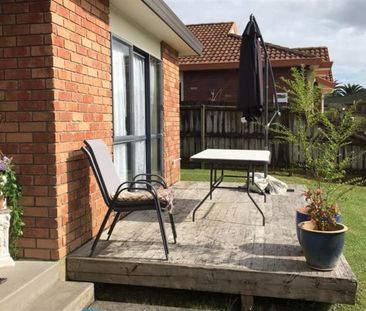3 BEDROOM - SINGLE LEVEL - DOUBLE GARAGE - Photo 4