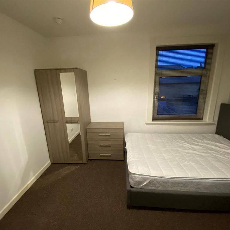 1 bedroom in a house share to rent - Photo 1