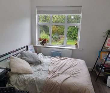 5 bedroom semi-detached house to rent - Photo 4