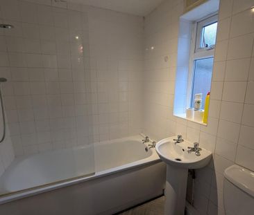 2 bedroom end of terrace house to rent - Photo 4