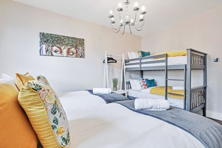 3 Bed Flat, East Street, BN1 - Photo 5