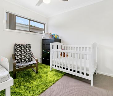Large Freestanding Townhome, Double Garage plus Courtyard - Photo 3