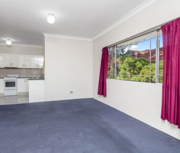 WALK TO WESTMEAD STATION/WELL PRICED & WELL LOCATED! - Photo 1