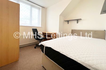 3 Bedroom Mid Terraced House for rent in Royal Park Grove - Photo 4