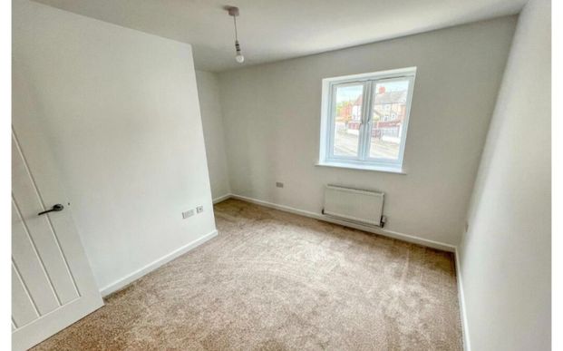 2 bed End Terrace, - Photo 1