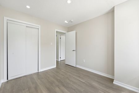 For Lease - 112 Golden Springs Drive, Brampton, Ontario - Photo 4