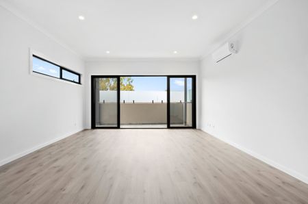2 Lotus Close, Mooroolbark - Photo 2