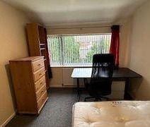 4 bedroom semi-detached house to rent - Photo 3