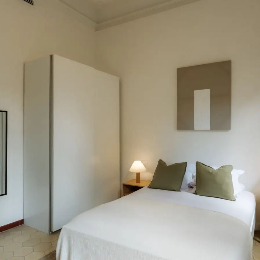 Room in a shared 6-bedroom apartment for rent in El Putget i Farró, professionals and students only - Photo 1