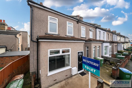 2 bedroom end of terrace house to rent - Photo 4