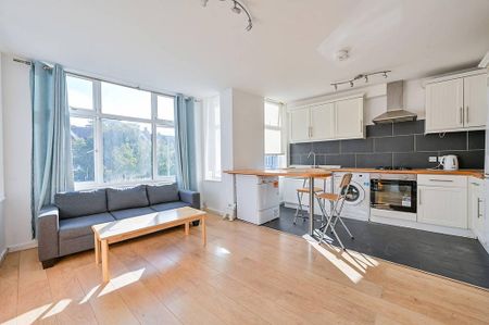 3 bedroom flat to rent - Photo 5