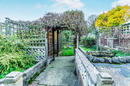 2 bedroom house to rent Mill Lane, Chatham, ME5 - Photo 3