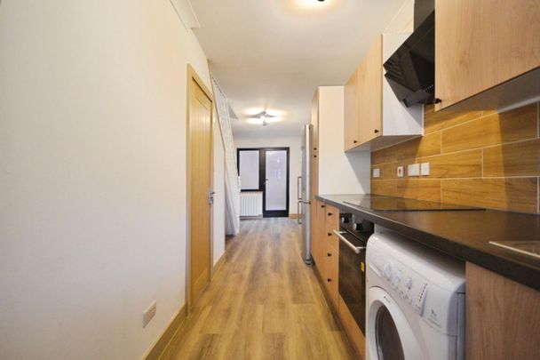 2 bedroom Flat To Let - Photo 1