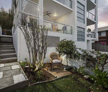 Modern Living With a Beautiful Private Courtyard - Photo 4