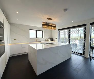 Grand Crescent, Rottingdean, BN2 7GL 3 bedroom house to rent - Photo 2