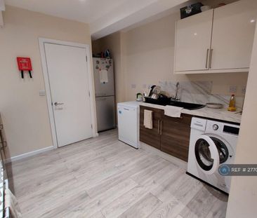 1 bedroom in a house share to rent - Photo 6