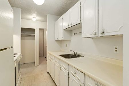 Classic Suite - 1 Bedroom - Photo 2