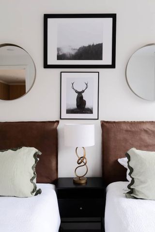 Light Filled 2 Bedroom Corner Apartment Directly Overlooking Lush Green Park - fully furnished - Photo 3