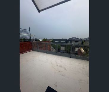 Three Bedroom and large Balcony - Photo 2