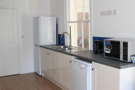 1 bedroom in a house share to rent - Photo 5