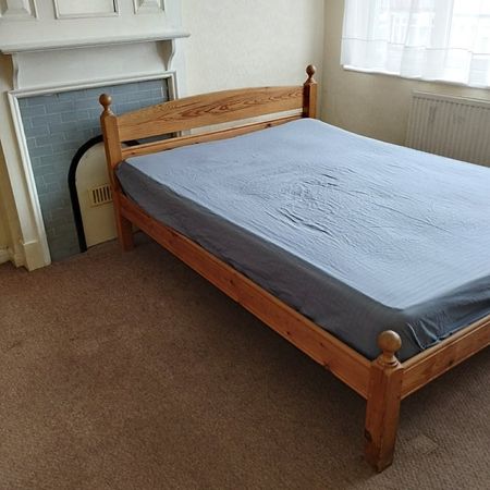 Room in a Shared House, Stockport Road, SW16 - Photo 4