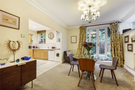 A charming three bedroom home in the heart of Sunningdale. - Photo 3