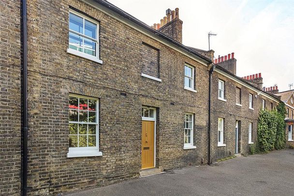 3 bedroom terraced house to rent - Photo 1