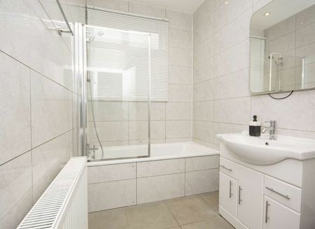 Neeld Crescent - Photo 3