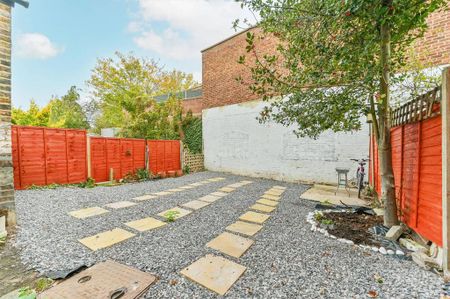 3 bedroom end of terrace house to rent - Photo 2