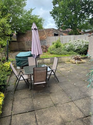 3 Bed Semi-Detached House, Thorn Lane, LS8 - Photo 2