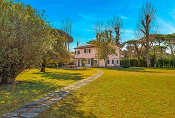 Villa in Affitto a Forte dei Marmi – Zona: Roma Imperiale